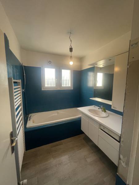 Rénovation complète d’une salle de bain dans une maison