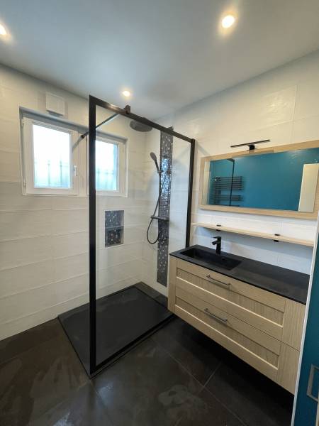 Rénovation complète d’une salle de bain dans une maison