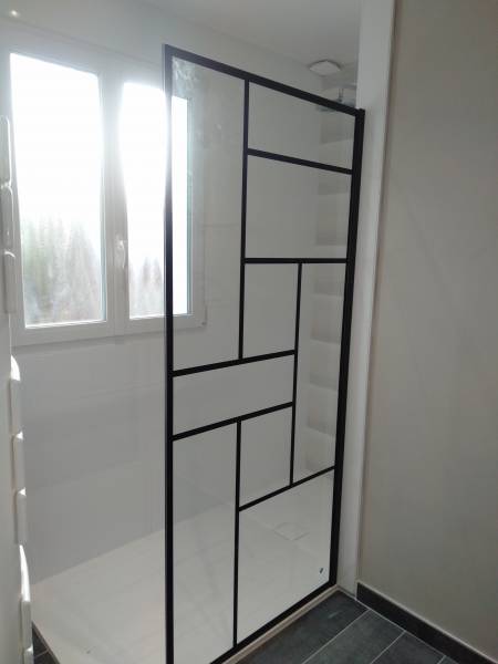 Pose d'une paroi de douche design à Mont Saint Aignan