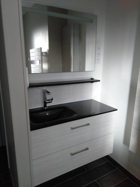 Pose de meubles de salle de bain design à Mont Saint Aignan
