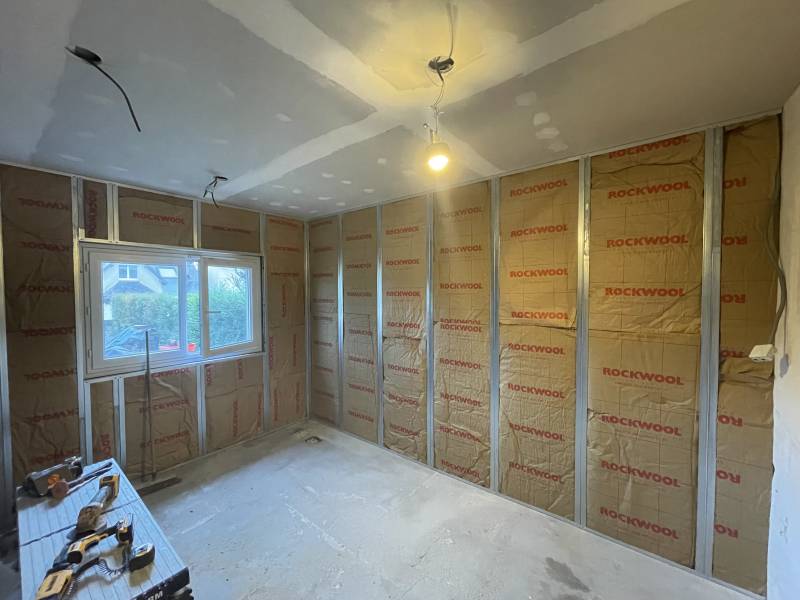 Admirez cet avant, pendant, après d'une salle de bain