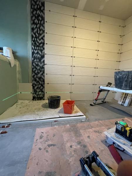 Admirez cet avant, pendant, après d'une salle de bain